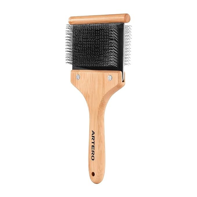 Artero Bella. Flexible Double Brush (2 in 1) Special for brushing and dematting dogs and cats of all breeds.