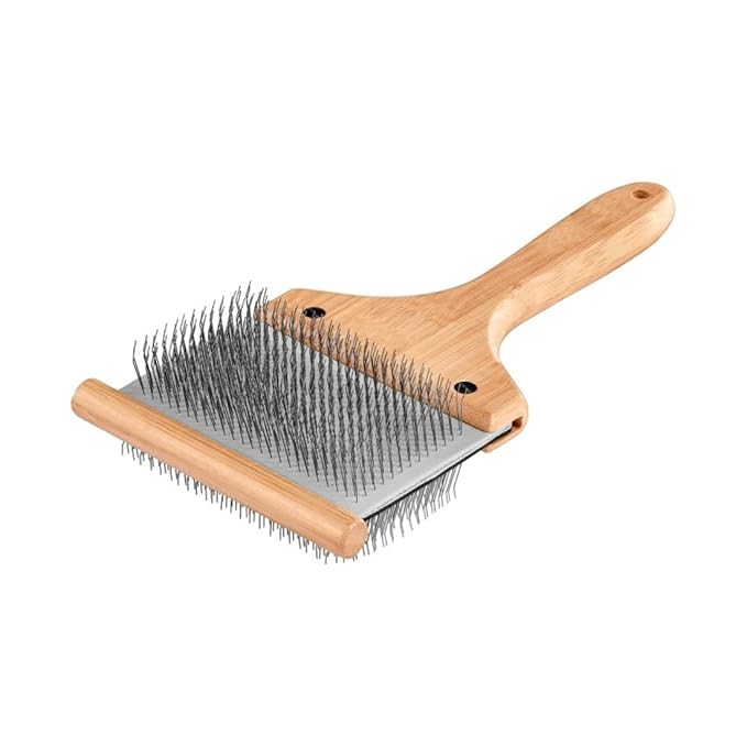 Artero Bella. Flexible Double Brush (2 in 1) Special for brushing and dematting dogs and cats of all breeds.