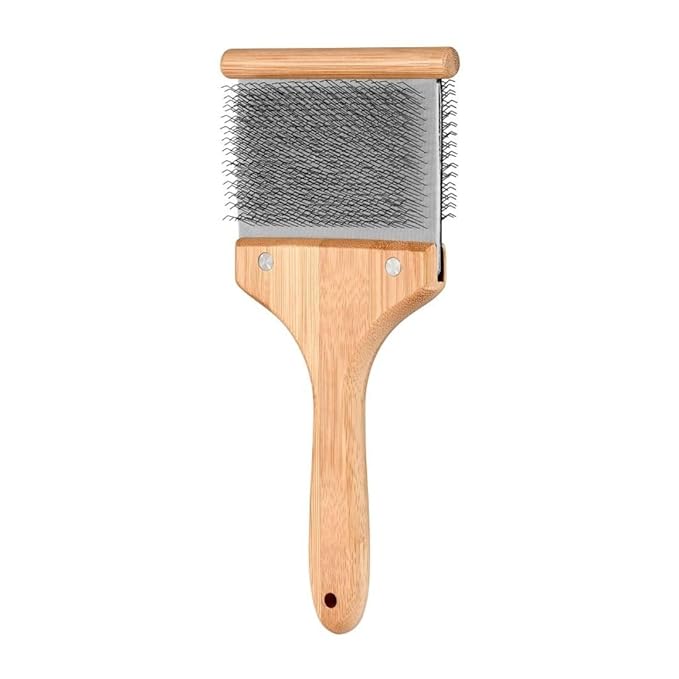 Artero Bella. Flexible Double Brush (2 in 1) Special for brushing and dematting dogs and cats of all breeds.