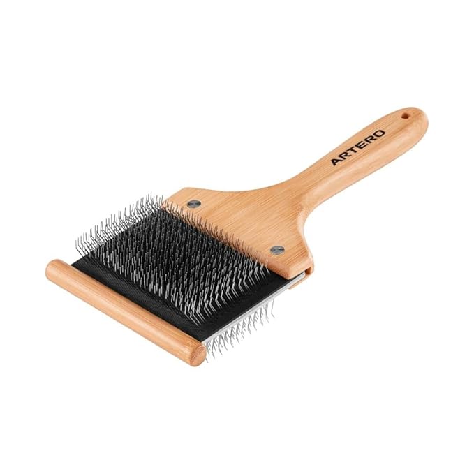 Artero Bella. Flexible Double Brush (2 in 1) Special for brushing and dematting dogs and cats of all breeds.