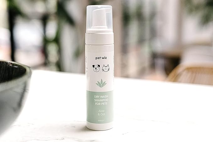 Dry Wash Shampoo for Pets – Soothing & Deodorizing, Natural Ingredients, Quick Drying & No Rinsing Required (Aloe & Oat)