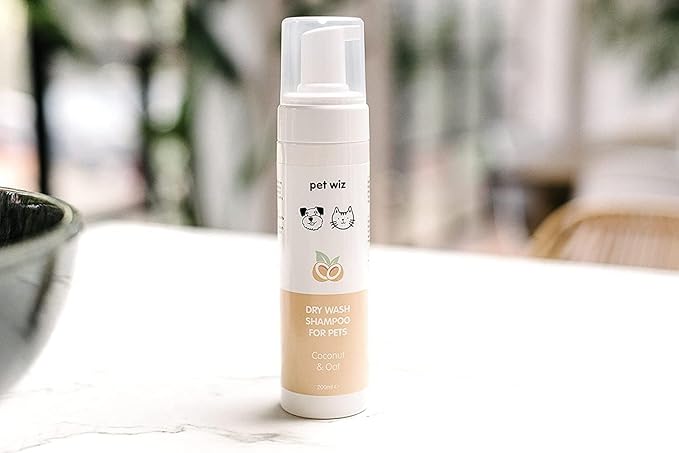 Dry Wash Shampoo for Pets – Soothing & Deodorizing, Natural Ingredients, Quick Drying & No Rinsing Required (Coconut & Oat)