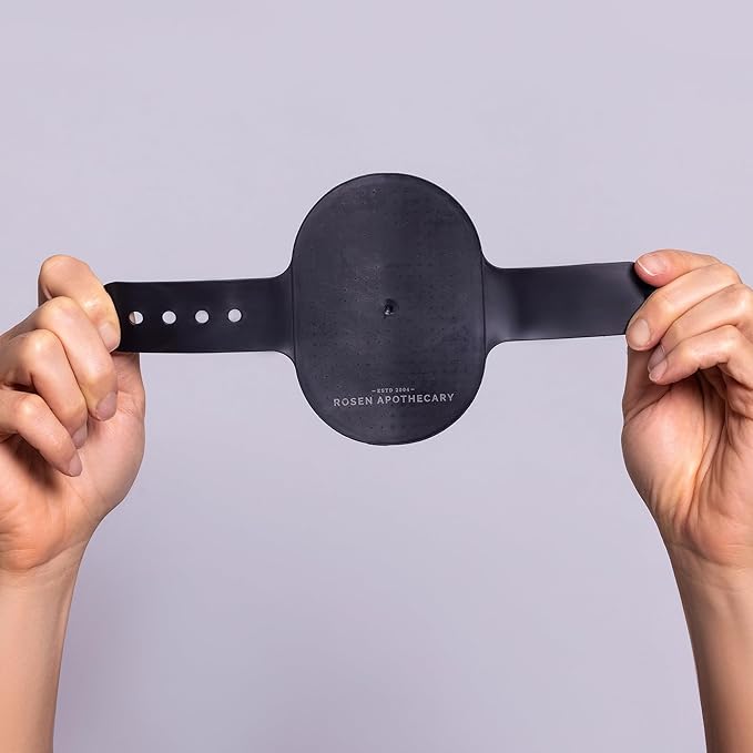 6-in-1 Moisturizing Dog Shampoo with Brush, Made with Naturally Derived Ingredients to Cleanse, Soothe, Deodorize, and Soften The Skin and Coat 480ml